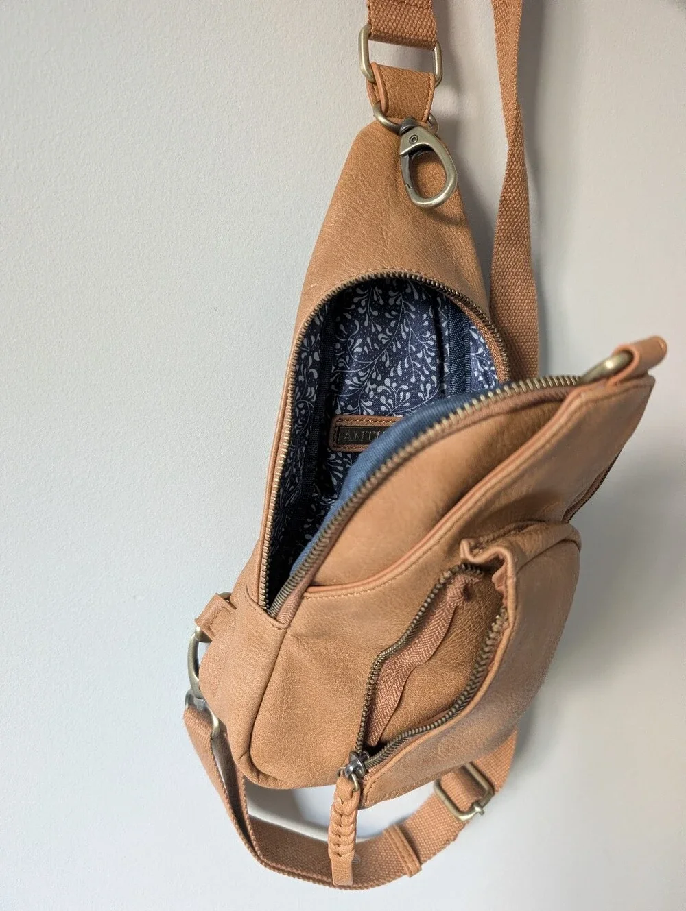 Women's Tan Leather Crossbody Sling Bag - Picture 4 of 7